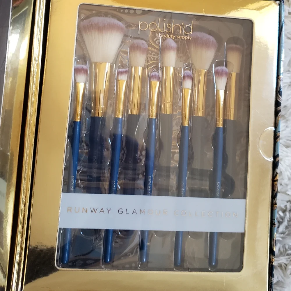 Polish'd Set of 15 Runway Glamour Collection Makeup Brush Set NWT